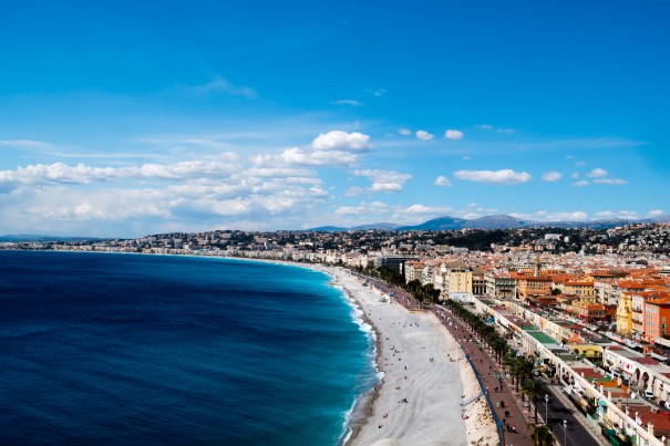 Vue sur la baie de Nice et ses appartements de luxe